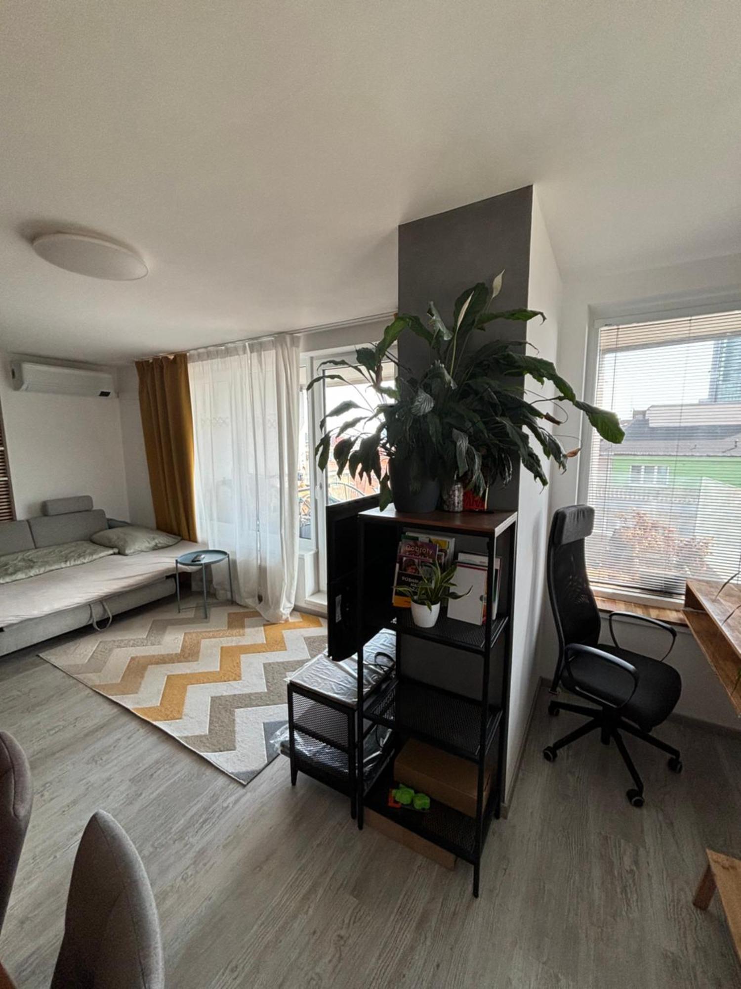 Premiere Apartment Bratislava - Private Parking Exterior foto